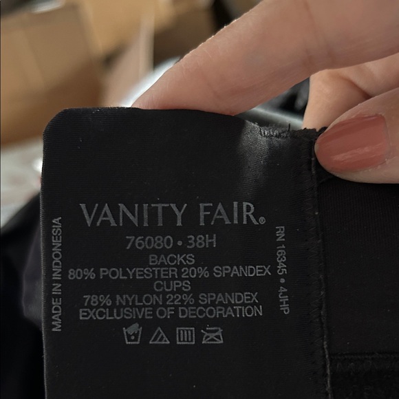 4 BRA BUNDLE with SKIMS (1), Vanity Fair (2) and Fruit of the Loom (1) - Picture 4 of 4